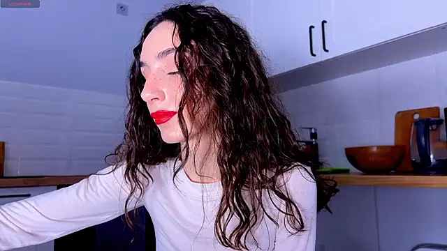 Snapshot of Elizwise chatting on February 19, 2026, 9:17 am Elizwise online show from February 19, 2026, 9:17 am