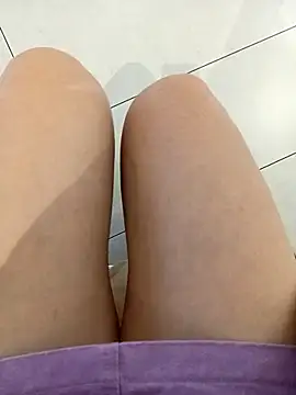 Baby-Linh online show from December 21, 2025, 5:09 am