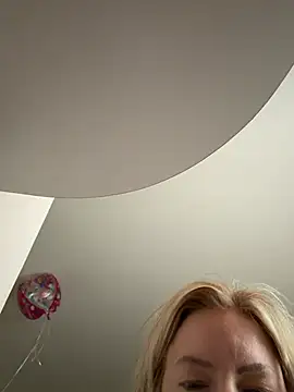 Snapshot of sinfulsara chatting on February 26, 2026, 9:15 pm sinfulsara online show from February 26, 2026, 9:15 pm