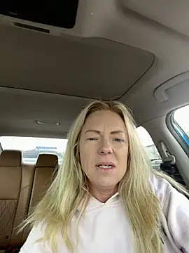 Snapshot of sinfulsara chatting on February 28, 2026, 3:44 pm sinfulsara online show from February 28, 2026, 3:44 pm