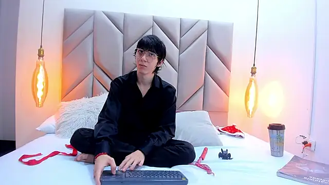 Snapshot of JeffBellfort chatting on December 16, 2025, 8:13 pm JeffBellfort online show from December 16, 2025, 8:13 pm