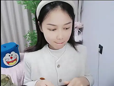 mili923 online show from December 19, 2025, 1:35 pm