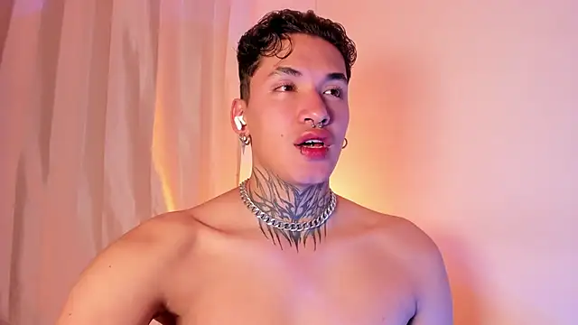 Snapshot of AlecBanne chatting on January 6, 2026, 3:21 am AlecBanne online show from January 6, 2026, 3:21 am