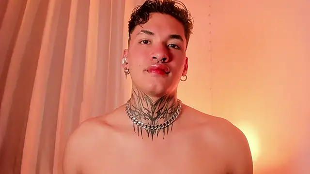 Snapshot of AlecBanne chatting on December 21, 2025, 11:27 pm AlecBanne online show from December 21, 2025, 11:27 pm