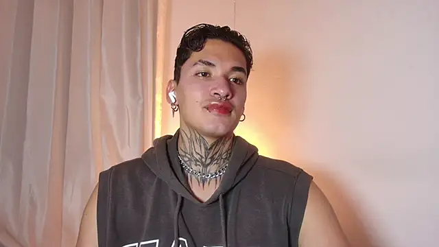 Snapshot of AlecBanne chatting on January 13, 2026, 11:19 pm AlecBanne online show from January 13, 2026, 11:19 pm