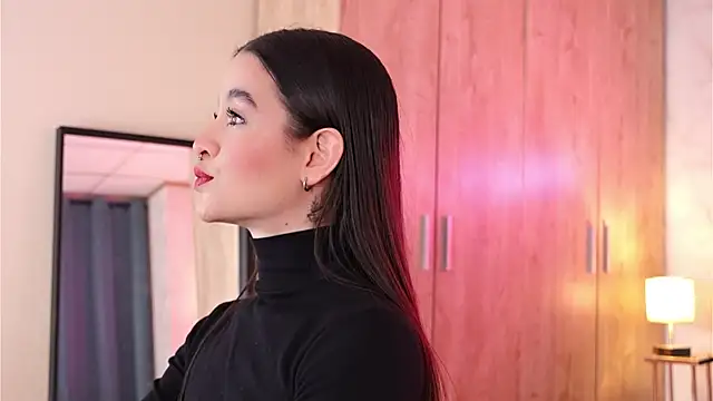 Snapshot of LucyFever chatting on December 17, 2025, 7:35 am LucyFever online show from December 17, 2025, 7:35 am