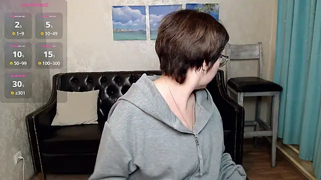 Your Love Lolla online show from December 4, 2025, 9:41 am