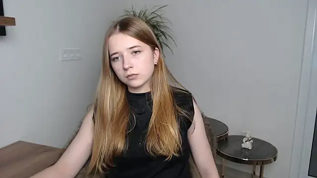 SweetBellaa  online show from December 4, 2025, 1:21 pm