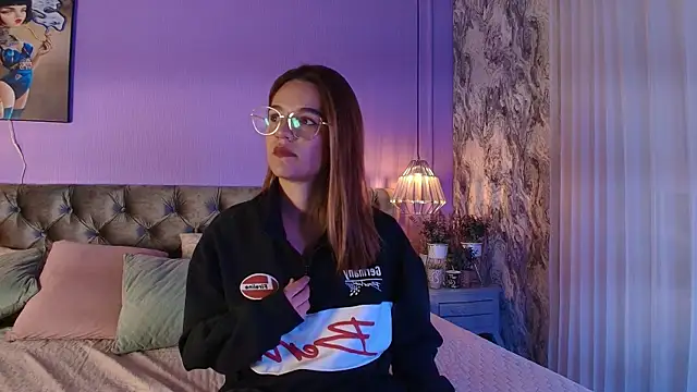 Nia  S online show from January 7, 2026, 12:10 pm