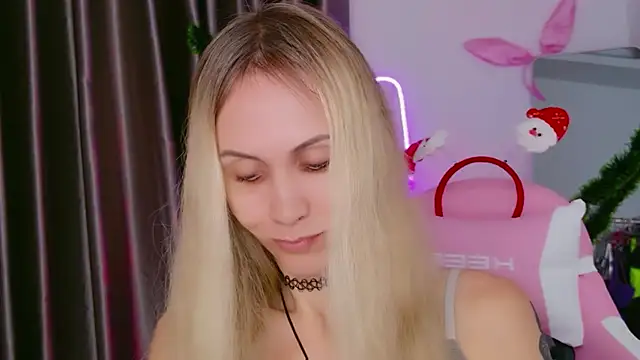 Snapshot of betty_xoxoo chatting on December 14, 2025, 12:22 pm betty xoxoo online show from December 14, 2025, 12:22 pm