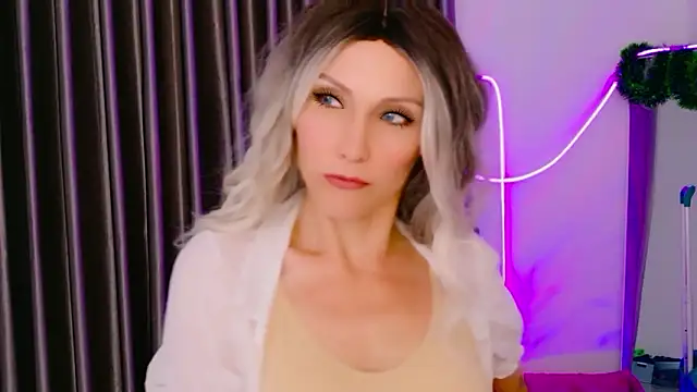 Snapshot of betty_xoxoo chatting on February 3, 2026, 8:30 am betty xoxoo online show from February 3, 2026, 8:30 am