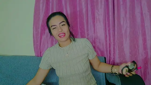 Snapshot of joyshe__vergara chatting on December 22, 2025, 5:51 am joyshe vergara online show from December 22, 2025, 5:51 am