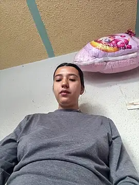 Snapshot of Alix_Rousses21 chatting on December 18, 2025, 4:11 pm Alix Rousses21 online show from December 18, 2025, 4:11 pm