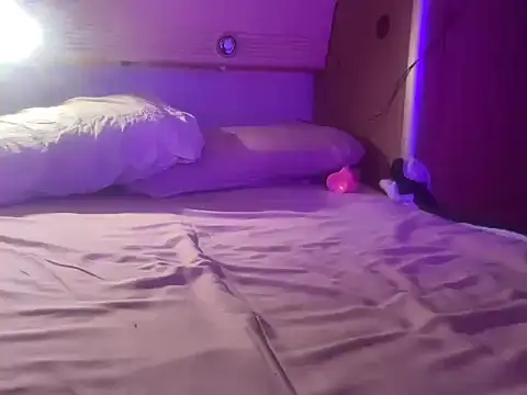 AlyxxxPurple23 online show from December 4, 2025, 4:22 am