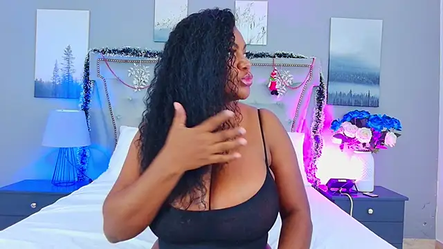 AnnieLeigt online show from December 22, 2025, 11:54 am