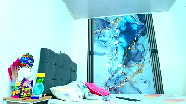 Valentina and sneider  online show from March 27, 2026, 11:05 pm