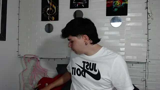 Snapshot of Dylan_fooxx chatting on December 16, 2025, 8:02 pm Dylan fooxx online show from December 16, 2025, 8:02 pm