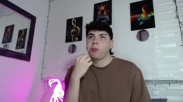 Snapshot of Dylan_fooxx chatting on December 17, 2025, 7:41 pm Dylan fooxx online show from December 17, 2025, 7:41 pm