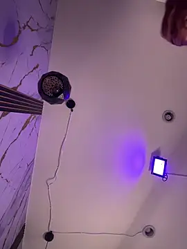 Francesca Galeano online show from December 17, 2025, 8:47 pm