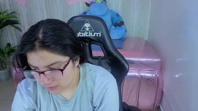 eva smit t online show from March 25, 2026, 2:33 am