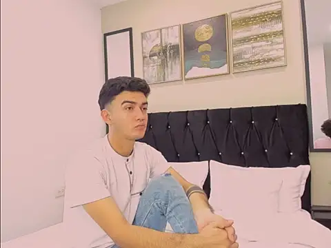 Feiccer Thomson1 online show from December 4, 2025, 9:03 pm