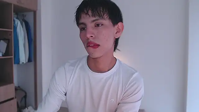 Snapshot of andrew_courtzz chatting on February 16, 2026, 7:34 pm andrew courtzz online show from February 16, 2026, 7:34 pm