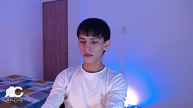 andrew courtzz online show from April 7, 2026, 8:32 pm