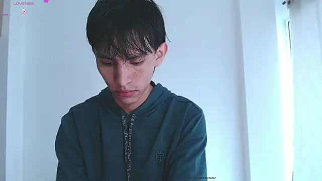 Snapshot of andrew_courtzz chatting on December 17, 2025, 7:30 pm andrew courtzz online show from December 17, 2025, 7:30 pm