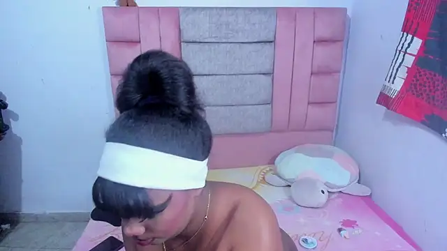 Snapshot of AdaraandMichael chatting on February 28, 2026, 5:29 am AdaraandMichael online show from February 28, 2026, 5:29 am