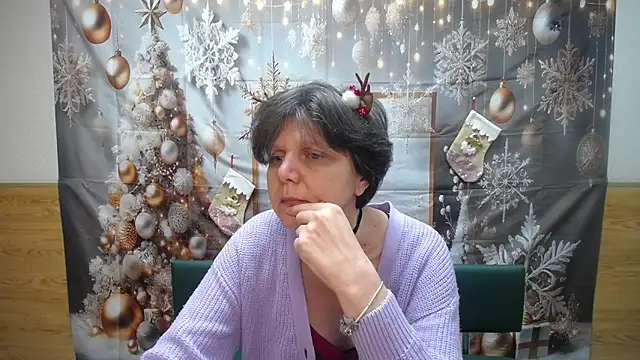 Snapshot of LunaDobra chatting on December 18, 2025, 6:12 pm LunaDobra online show from December 18, 2025, 6:12 pm