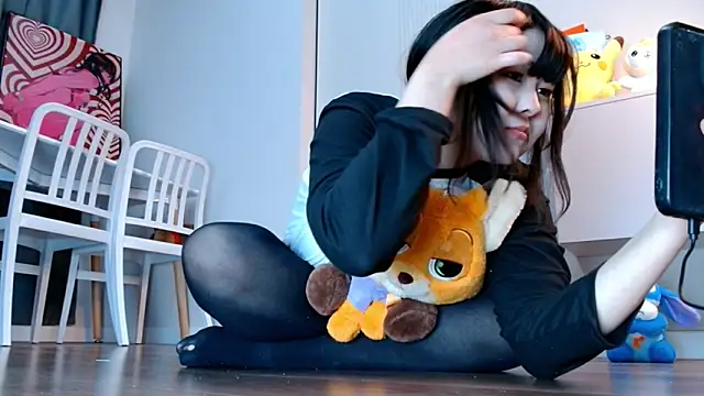 minji snow online show from April 18, 2026, 12:51 pm