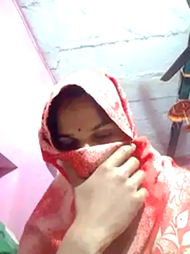 poonamhotxx online show from December 4, 2025, 3:55 pm