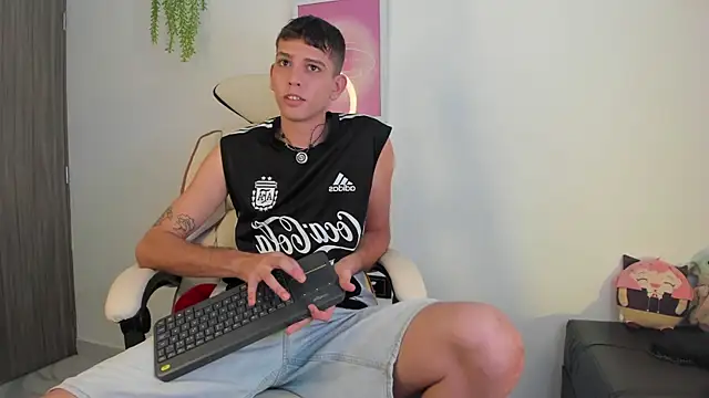 Snapshot of Jasson___ chatting on January 7, 2026, 6:02 pm Jasson online show from January 7, 2026, 6:02 pm