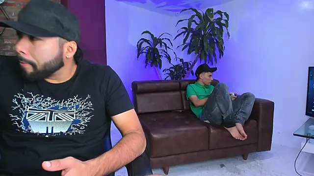 HotThreesoome online show from December 17, 2025, 1:05 pm