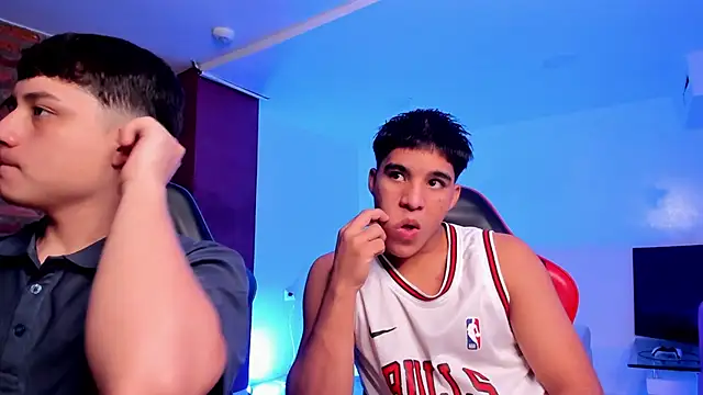 HotThreesoome online show from March 12, 2026, 12:31 pm