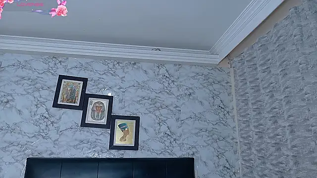 JulietaHazze  online show from December 19, 2025, 3:32 am