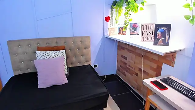 maiterivas online show from December 15, 2025, 8:03 pm