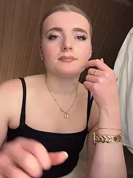 MilaLuxe online show from December 16, 2025, 8:02 pm