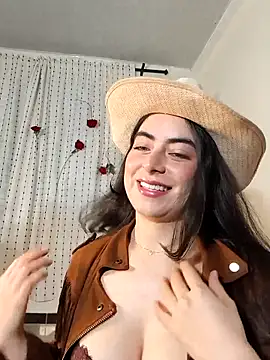 saasha Petit online show from April 18, 2026, 12:40 pm