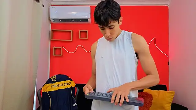 Neo Twink online show from June 16, 2026, 7:03 pm