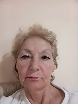 Snapshot of Calypso-Loove chatting on December 16, 2025, 12:20 pm Calypso-Loove online show from December 16, 2025, 12:20 pm