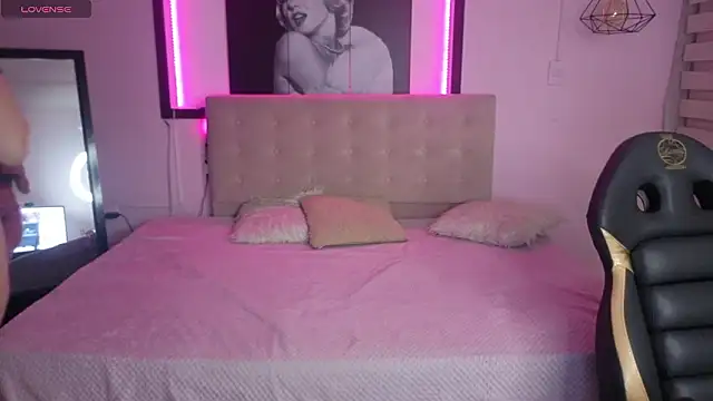 Sara valderrama  online show from March 25, 2026, 12:59 pm