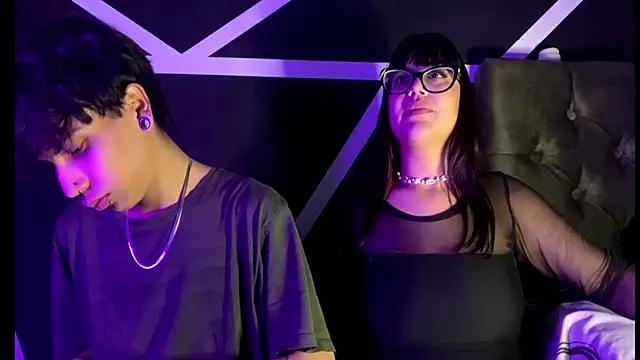 Snapshot of Emily_Andyy chatting on December 19, 2025, 1:09 am Emily Andyy online show from December 19, 2025, 1:09 am