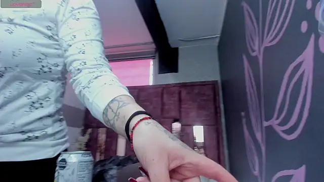 Kiara Fox   online show from April 11, 2026, 8:56 pm