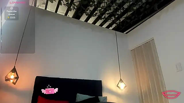 Kiara Fox   online show from February 5, 2026, 1:29 pm