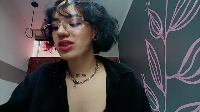 Snapshot of Kiara_Fox__ chatting on May 4, 2026, 7:50 pm Kiara Fox online show from May 4, 2026, 7:50 pm