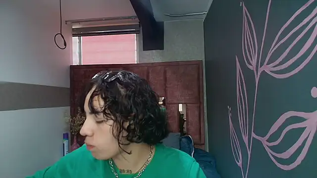 Snapshot of Kiara_Fox__ chatting on May 6, 2026, 8:13 pm Kiara Fox online show from May 6, 2026, 8:13 pm