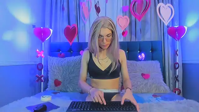 Snapshot of Lis_Pearson chatting on February 4, 2026, 3:45 am Lis Pearson online show from February 4, 2026, 3:45 am