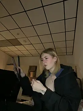 Snapshot of Milly-Kiss chatting on January 7, 2026, 7:41 pm Milly-Kiss online show from January 7, 2026, 7:41 pm