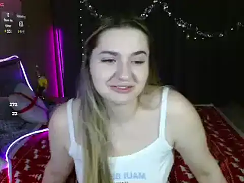 Snapshot of Bella__Blush chatting on December 19, 2025, 9:39 pm Bella Blush online show from December 19, 2025, 9:39 pm